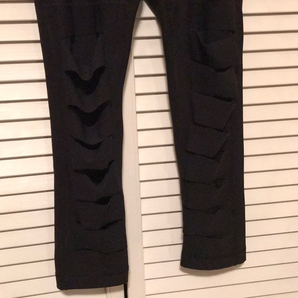 90 degree by reflex black capri leggings with cuts - Picture 3 of 3